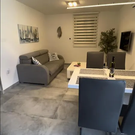 Mandy Apartment *